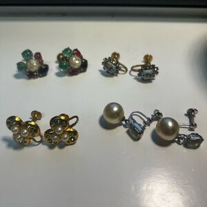 Vintage Women’s screw back earrings